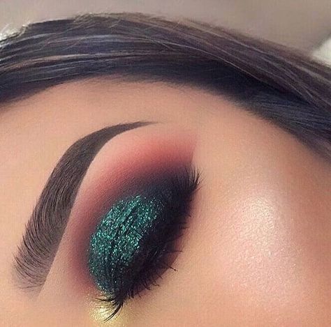 gorgeous dark green eye Machiaj Smokey Eyes, Make Up Designs, Video Makeup, Makeup Tip, Make Up Inspiration, Green Makeup, Pinterest Makeup, Beauty Make-up, Makijaż Smokey Eye