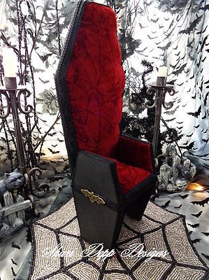 Coffin Chair Coffin Chair, Coffin Furniture, Gothic Architecture Interior, Gothic Coffin, Gothic Bedroom, Horror Decor, Gothic Furniture, Goth Home, Goth Decor