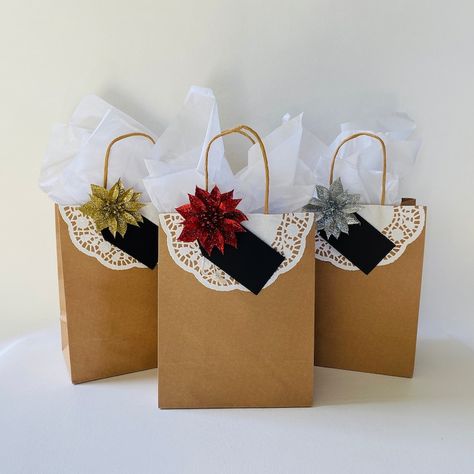 Christmas Gift Bags - Etsy UK Paper Lunch Bag Gift Bag, Diy Paper Bag Gift, Christmas Gift Bags Ideas, Gift Bag Ideas For Women, Paper Bags Ideas, Gift Bags Ideas, Paper Bag Decoration, Homemade Gift Bags, Paper Doily Crafts