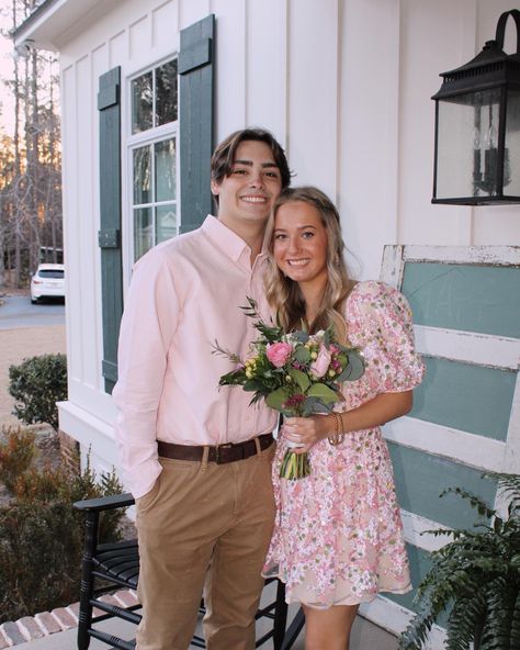 Pink Matching Hoco Couple, Hoco Couple Outfits Pink, Pastel Couple Outfit, Pink And White Couple Outfits, Pink Couples Outfit, Light Pink Prom Couple Outfit, Pink Dress Couple Outfit, Homecoming Light Pink Couple, Pink Hoco Dress With Date