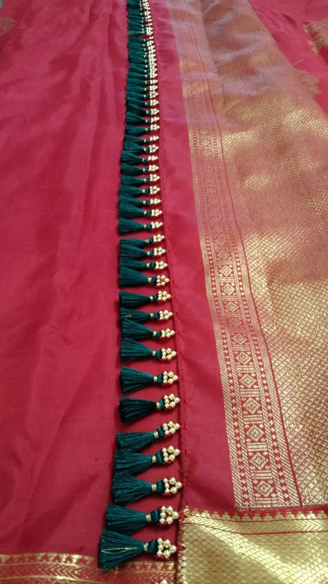 Silk Saree Pallu Tassels, Saree Kuchulu Design, Saree Gonda Designs Latest, Saree Kongu Mullu Designs, Saree Gonde New Design, Saree Kuchulu Designs, Saree Pallu Kuchu Designs, Saree Kuchulu Latest Designs, Saree Kuchu Designs Latest