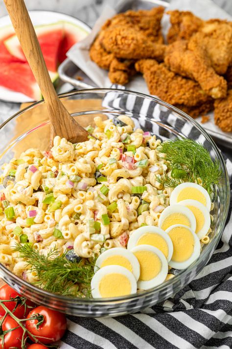 Mom's Classic Homemade Macaroni Salad With Egg -- this easy macaroni salad with egg recipe makes a BIG batch for your cookout and has a bit of a surprising combination of ingredients in its creamy dressing. Filled with fresh veggies and hard boiled eggs, it's always a crowd favorite! #macaroni #macaronisalad #cookout #cookoutfood #sidedishrecipes #bbqrecipe #bbqsides #easyrecipe #picnicfood #summerrecipes #summersidedish #classicrecipes #4thofjulyrecipes #fourthofjuly Egg Macaroni Salad, Homemade Macaroni Salad, Salad With Egg, Mac Salad Recipe, Egg Salad Recipe Easy, Salad Add Ins, Salad Appetizer Cups, Easy Macaroni Salad, Boiled Egg Recipes