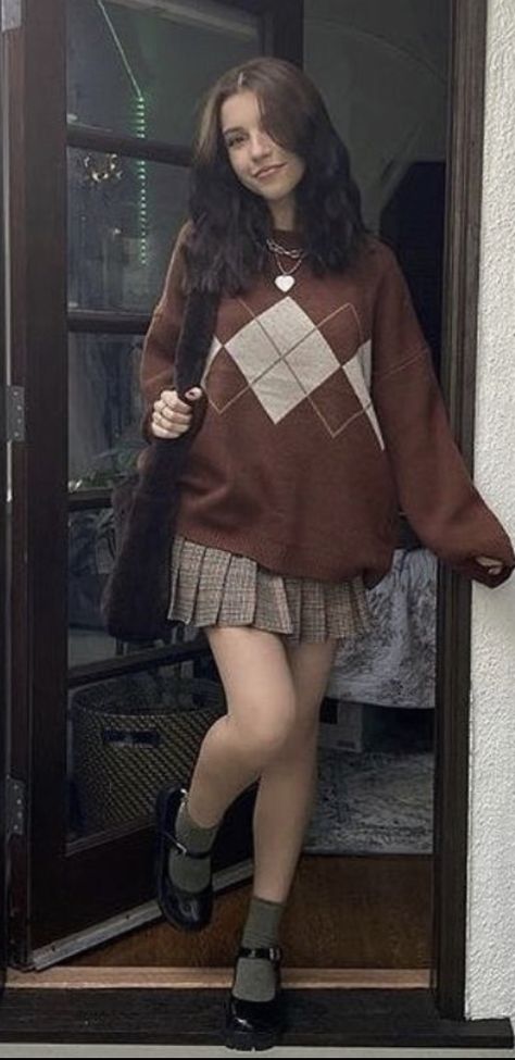 Women's Street Style, Dark Academia Outfits, Plaid Skirt Outfit, Academia Outfits, Dark Academia Fashion, Academia Fashion, Brown Outfit, Street Style Fashion, Swaggy Outfits