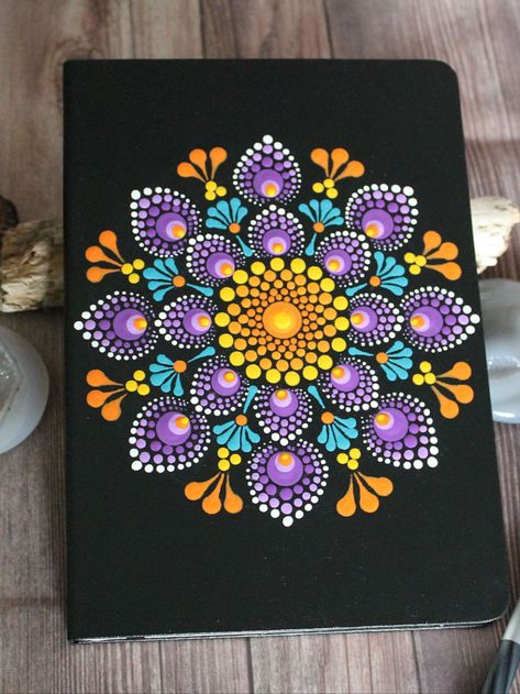 Dot Mandala On Paper, Dot Mandala Art For Beginners, Dotted Mandala Art, Mandala Effect, Painted Journal, Dotted Mandala, Dot Mandala Art, Journal Mindfulness, Cuadros Diy