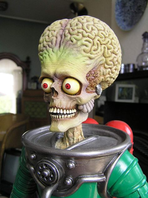 Mars Attacks - PUMPKIN CARVING IDEA Mars Attack, Mars Attacks, Tim Burton Films, Aliens And Ufos, Classic Monsters, Alien Art, Movie Monsters, The Martian, Halloween Skull