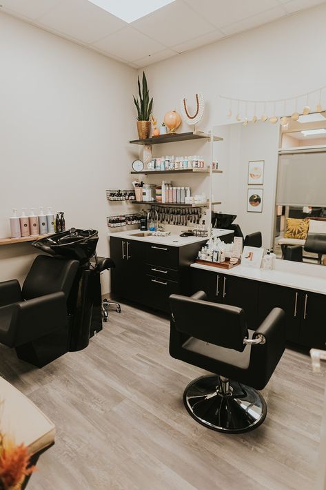 Cosmetology Set Up, Hairstylist Booth Ideas, Salon Suite Cabinet Ideas, Traveling Hair Stylist, Hair Stylist Booth, Hair Salon Organization Ideas, She Shed Hair Salon Ideas, Salon Backbar, Salon Suite Ideas