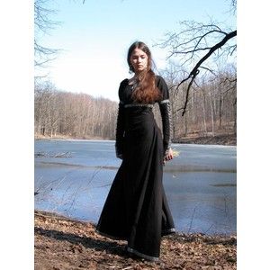 Medieval Dress - Medieval Renaissance Clothing, Costumes Medieval Dress Diy, Medieval Dress Peasant, Tunic Costume, Medieval Dress Princess, Medieval Dress Pattern, Medieval Clothes, Black Cotton Dresses, Medieval Costume, Medieval Dress