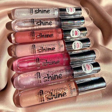 Lip Gloss Homemade, Essence Makeup, Bath N Body Works, Lip Gloss Collection, Essence Cosmetics, Gloss Labial, Makeup Needs, Lip Glosses, Makeup Obsession