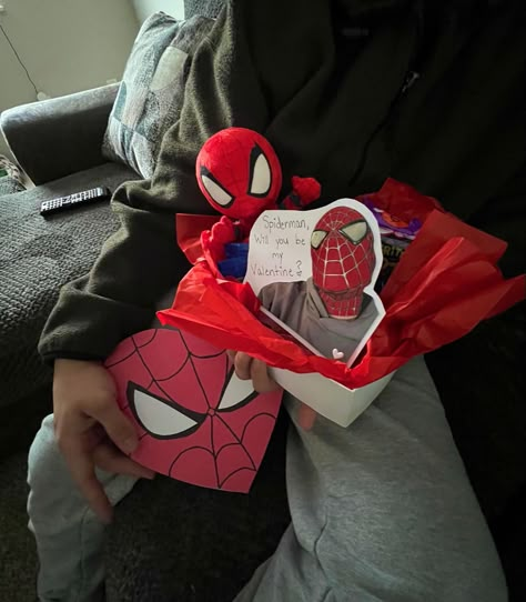 Spiderman Basket For Bf, Boyfriends Birthday Ideas, Spiderman Room, Bf Gift, Spiderman Gifts, Spiderman Theme, Bf Gifts, Cute Couple Gifts