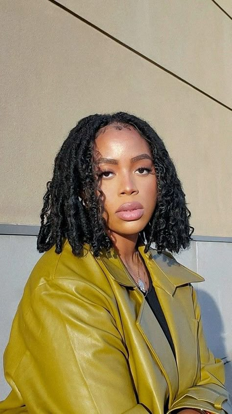 Faux Loc Bob Dreads Black Women, Bob Dreads Faux Locs, Short Bob Faux Locs, Two Strand Twist Bob Locs, Crochet Dreadlocks Faux Locs, Faux Locs Bob Hairstyles, Short Curly Faux Locs, Bohemian Locs Short, Faux Loc Bob Style