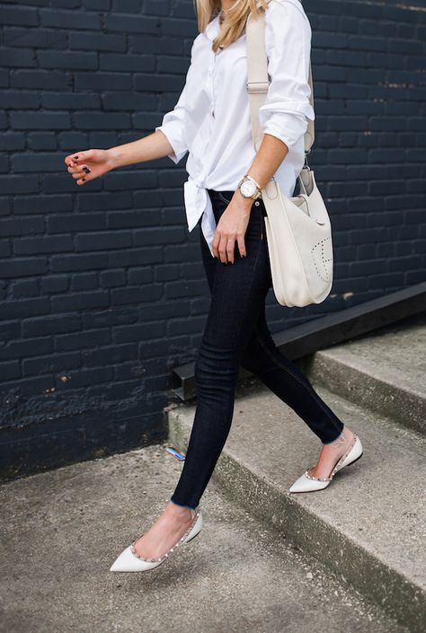 White Flat Shoes Outfit, White Flats Outfit, Teachers Outfits, White Blouse Outfit, Valentino Rockstud Shoes, Flat Shoes Outfit, Valentino Flats, White Flat Shoes, Lit Outfits