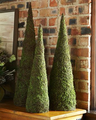 Moss Trees Moss Christmas Tree, Moss Christmas, Christmas Tree Ugly Sweater, Apple Christmas, Modern Christmas Decor, Xmas Deco, Christmas Greenery, Woodland Christmas, Office Christmas