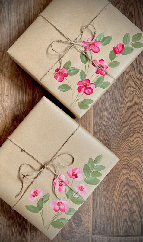 Flower Gift Wrapping Ideas, Wedding Wrapping Ideas Gift, Floral Wrapping Ideas, Birthday Gift Painting Ideas, Hand Painted Wrapping Paper, Unique Gift Wrapping Ideas Creative, Travel Gift Basket Ideas, Road Trip Gift Basket, Vacation Gift Basket