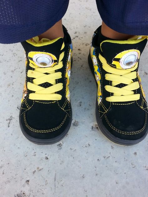 Despicable Me Lil Minion Shoes Minion Shoes, Minions 4, Despicable Me Party, Minions Love, Cute Minions, Disney World Food, Cute Room Decor, Despicable Me, Active Leggings