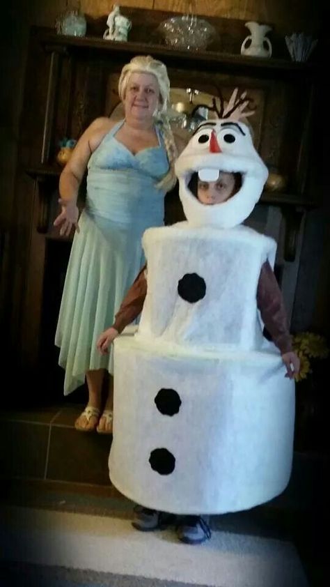 Olaf and Elsa... homemade Halloween costumes Olaf And Elsa, Olaf Halloween, Olaf Costume, Peach Costume, Elsa Costume, Homemade Halloween Costumes, Up Costumes, Homemade Halloween, Olaf