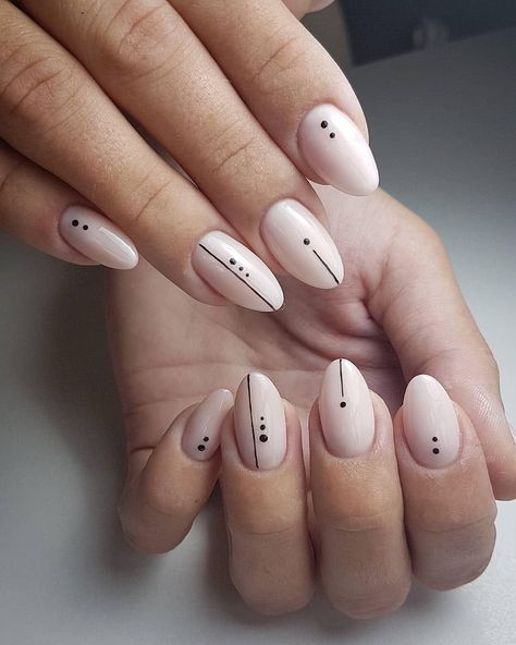 Push On Nails Short, Minimalist Art Nails, Short Round Tip Nails, Lines And Dots Nail Art, Line And Dot Nail Designs, Almond Cut Nails, Abstract Lines Nails, Nails Dots Designs, Minimal Acrylic Nails