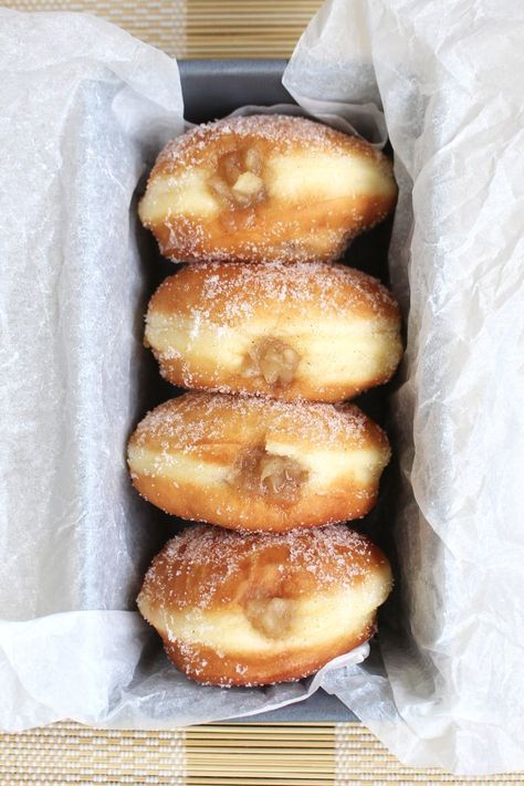 Apple Doughnut, Apple Cake Recipe Easy, Easy Donuts, Homemade Donuts Recipe, Donut Recipe, Filled Donuts, Homemade Donuts, Doughnut Recipe, Delicious Donuts