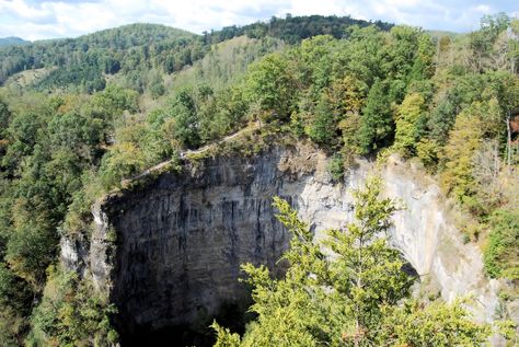 One Of The Oddest Geological Wonders Is Located Right Here In Virginia Check this out... Grayson Highlands, Sandbridge Beach, Virginia Vacation, Virginia Travel, Virginia Is For Lovers, Virginia State, Busch Gardens, Natural Bridge, Beautiful Park