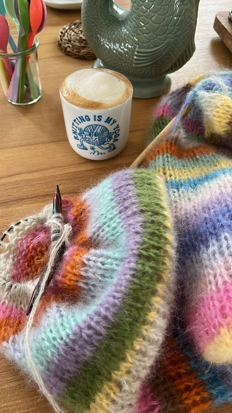 Knitting Inspiration Summer, Knitting Aesthetic Ideas, Someone Knitting, Knitting Ideas Easy, Knitted Aesthetic, Knitting Drawing, Knit Aesthetic, Yarn Aesthetic, Hobby Aesthetic