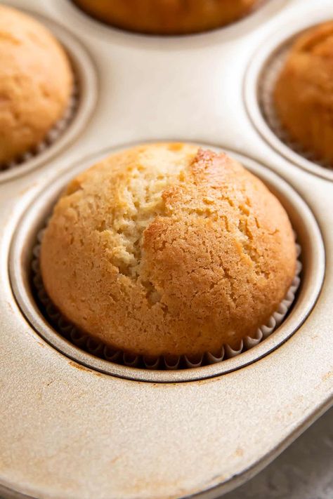 Have you ever wondered, should I use butter or oil in muffins? I have! This recipe is for a basic vanilla muffin where I've used butter for some of the muffins and oil for the other. Today we're comparing which is better, butter or oil? Does using one over the other make a difference? Let's find out. Basic Muffin, Basic Muffin Recipe, Savory Muffins Recipes, Vanilla Muffins, Moist Muffins, Muffins Recipes, Pumpkin Cream Cheese Muffins, Afternoon Tea Recipes, Cream Cheese Muffins