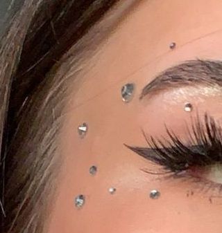 EUPHORIA MAKEUP & INSPO | RINESTONE MAKEUP Rhinstone Patterns Face, Cute Rhinestone Makeup, Bedazzled Makeup Rhinestones, Cheer Glitter Face, Rine Stone Makeup Simple, Righnstone Makeup, Stone Makeup Look, Gem Makeup Rhinestones, Face Diamonds Rhinestones Makeup