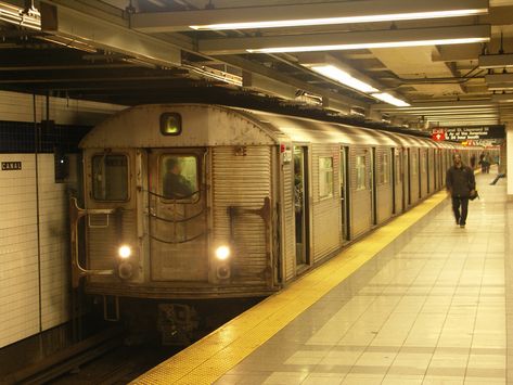 New York City Subway R32 train at Canal Street Long Island Railroad, Ny Subway, Out Of Service, New York City Subway, New York Subway, Subway Station, Subway Train, U Bahn, Nyc Subway