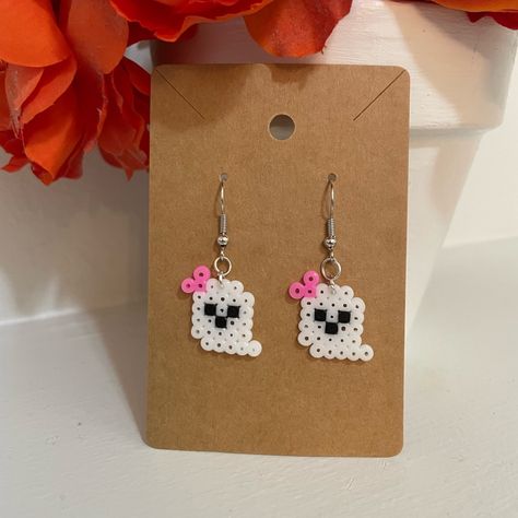 Perler Bead Ghost Earrings White, Black And Pink New Handmade Less Than An Inch Perler Beads Bundle To Save Don’t Be Afraid To Send Offers :) Diy Perler Beads Halloween, Halloween Perler Earrings, Perler Beads Earrings Ideas, Pearl Or Bead Ideas, Perler Bead Ghost, Stranger Things Perler Beads, Small Perler Beads, Perler Beads Halloween, Tiny Perler Bead Patterns