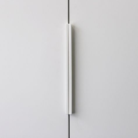 The Specified on Instagram: “: : : White on White Designer Doorware ⠀⠀⠀⠀⠀⠀⠀⠀⠀ ⠀⠀⠀⠀⠀⠀⠀⠀⠀ An edit of Designer Doorware's timeless design approach in white. ⠀⠀⠀⠀⠀⠀⠀⠀⠀…” White Closet Handles, White Wardrobe Handles, White Cabinet Handles, Shaker Wardrobe Doors, Kitchen Cupboard Door Handles, Closet Handles, Handle Ideas, White Cupboard, Bedroom Wardrobe Ideas