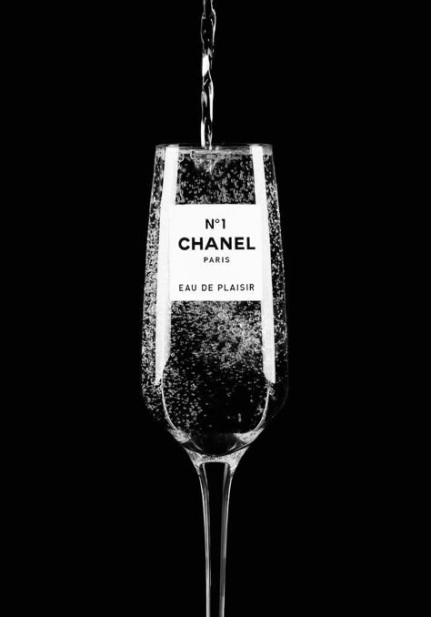 Remove Black Mold, Black Mold, Gold Party, Party Inspiration, Chanel, I Love, Wine, Paris, Glass