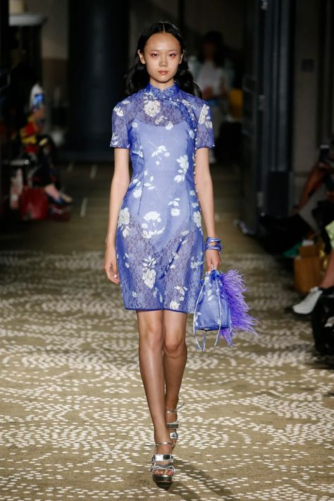 Huishan Zhang RTW Spring 2020 [PHOTOS] Huishan Zhang, Trophy Design, Male Beauty, Business Fashion, Casual Dress, Short Dresses, Fashion Design, Dresses, Beauty