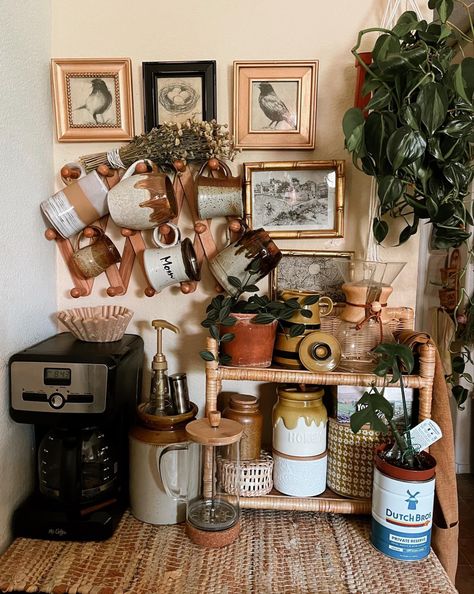 Coffee Bar Cottagecore, Cute Coffee Corner, Cottage Coffee Station, Home Tea Bar, Thrifted Coffee Bar, Boho Coffee Station, Coffee Bar Boho, Tea Corner Kitchen, Cottagecore Coffee Bar