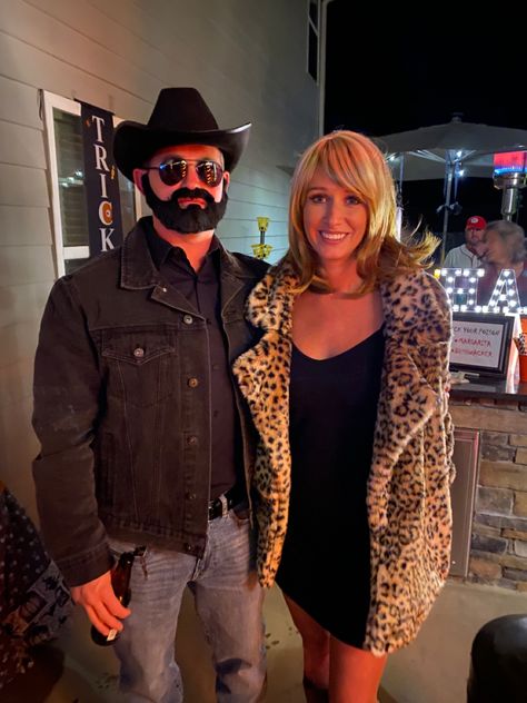 Yellow Stone Halloween Costume, Rip And Beth Yellowstone Halloween Costume, Yellow Stone Costume Ideas, Halloween Costumes Yellowstone, Bath And Rip Costume, Bath And Rip Costume Yellowstone, Beth Dutton And Rip Halloween Costume, Rip And Beth Costume, Beth Yellowstone Costume