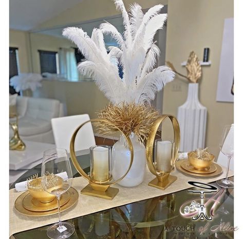 Gold Centerpieces Dining Room, Dining Table Centerpiece Gold, Gold Centerpieces Dining Table, Gold Tray Centerpiece Dining Room, Gold Dining Room Decor, Gold Vase With Feathers, Dining Table Vase Flowers Farmouse Gold, Glam Livingroom, Gold Holiday Decor