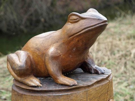 Frog Carving Woods, Wooden Frog, Chainsaw Wood Carving, Wood Carving Faces, Dremel Wood Carving, Chip Carving, Wood Carving Designs, Tea Spoon, Wood Carving Patterns