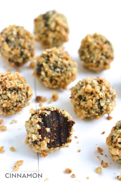 Easy Energy Bites, Chips Ideas, Chocolate Energy Bites, Ideas For Snacks, Healthy Recipes Clean Eating, Recipes Clean Eating, Energy Balls Healthy, Eating Chocolate, Healthy Recipes Clean