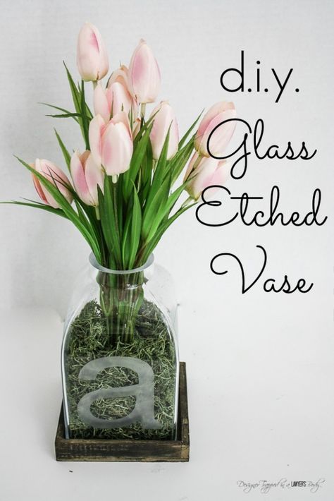 DIY Glass Etched Vase Etching Diy, Pinterest Diy, Bottle Centerpieces, Diy Vase, Vase Centerpieces, Bottles And Jars, Glass Etching, Crafty Diy, Glass Crafts