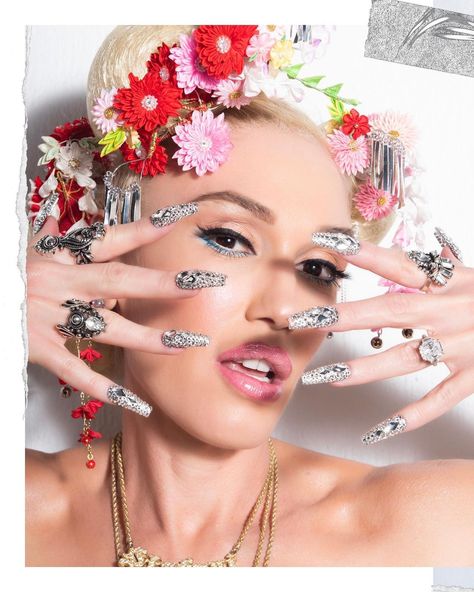 Gwen Stefani Nails, Gwen And Blake, Gwen Stefani And Blake, Twitter Video, Video X, Blake Shelton, Download Videos, Heart Nails, Gwen Stefani