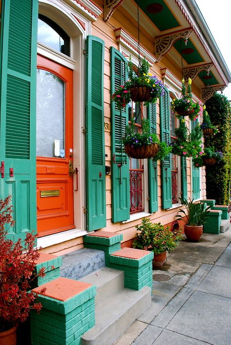 New Orleans French Quarter 2013 / love the idea for own back porch New Orleans Architecture, Vegas Hotels, Travel Croatia, Green Shutters, Oahu Travel, New Orleans French Quarter, New Orleans Homes, Safari Travel, Road Trip Destinations