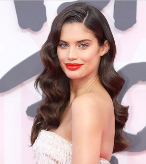 Hair Pinned Back, Wedding Hair Brunette, Wedding Hairstyles Bridesmaid, Guest Hair, Wedding Guest Hairstyles, Long Hair Wedding Styles, Sara Sampaio, Wedding Hair Inspiration, Wedding Hair Down