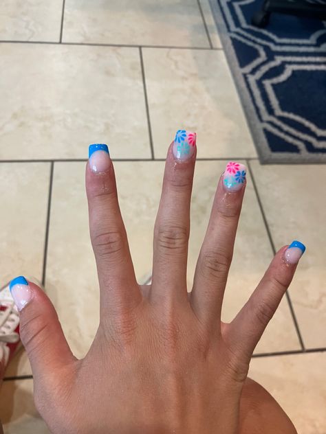 Preppy Bday Nails, Cute School Nail Ideas, Gel Nail Designs Preppy, Preppy Nail Inspired Short, Acrylic Nails For Kids 8-9 Short, Acrylic Nails For Kids 10-12 Short French Tips, Preepy Short Nails Acrylic For Kids, Cute Nails For Back To School, Back To School Nails For Teens