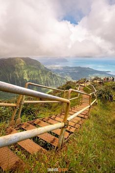 A guide to 13 of the Haiku Stairs, Oahu Hikes, Hawaii Honeymoon, Diamond Head, Travel Photography Inspiration, Travel Europe, Best Hikes, Oahu Hawaii, North America Travel