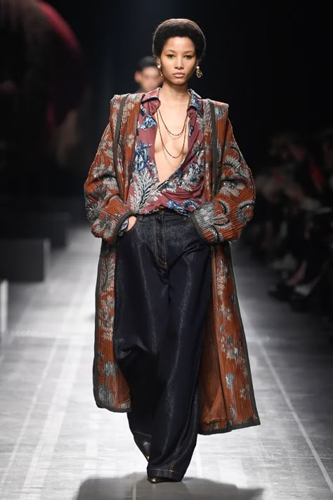 Etro Runway, Aw 2024, Coat Styles, Boho Fits, Moda Hippie, Androgynous Style, Work Project, Show Collection, Fall 24