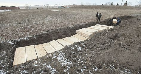 Buried from the public: Hart Island, New York<---a cemetery on hart island known as Potter's field and the dead are still being buried here. Its a must read. Hart Island New York, Hart Island, Weird Creepy, Forgotten Places, Post Mortem, Gone But Not Forgotten, Island Life, Graveyard, Must Read