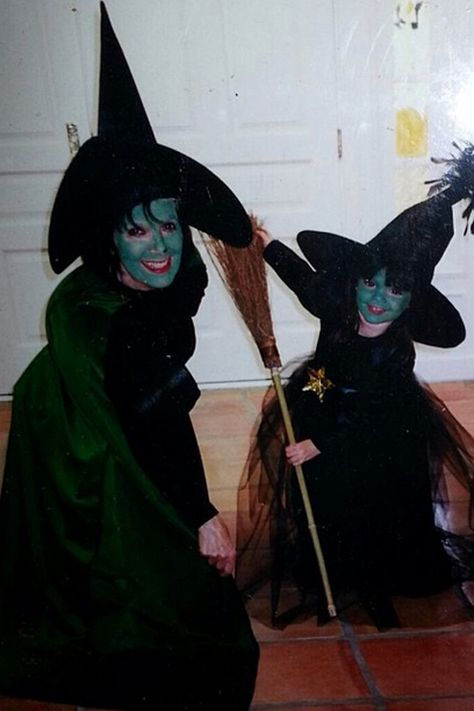 Kendall and grandma Mary Jo witchin' it out for Halloween, as shared by Kendall.   - Cosmopolitan.com Kendall Jenner Halloween, Epic Fail Pictures, Robert Kardashian Jr, Kim And Kourtney, Walmart Funny, Awkward Family Photos, Jenner Family, Baby Witch, Funny Animal Quotes