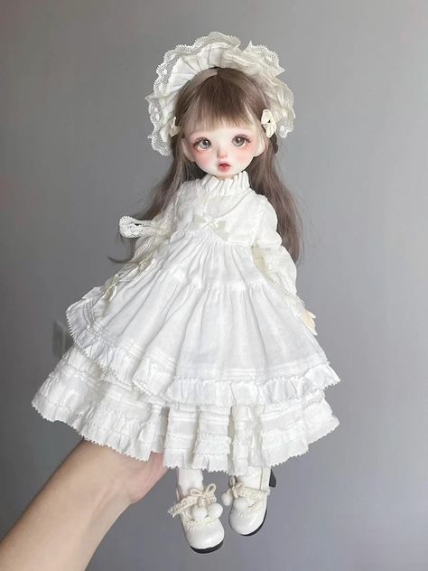 Size: YOSD IMDA 3.0 Price includes: Headband Vest dress  Inner dress Sock Shipment : All clothes are made to order , the processing time may vary from 3 to 5 weeks , depends on the order queue and the holidays Package will be shipped by registered airmail , if you want EMS , plz contact me. Doll Dress Up, Porcelain Doll Dress, Doll Outfits Human, Pretty Dolls Cute, Doll Like Outfits, Pigeon Doll, Doll Outfits Aesthetic, Doll Costume Diy, Doll Body Base