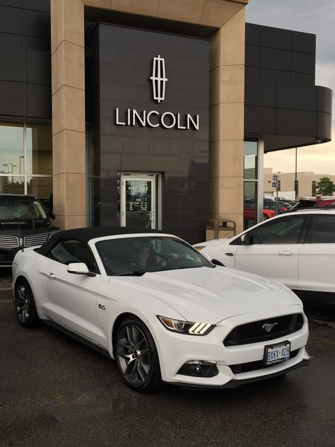 White Mustang, S550 Mustang, New Ferrari, Ford Mustang Convertible, Ford Mustang Car, First Cars, Girly Car, Lux Cars, Mustang Convertible