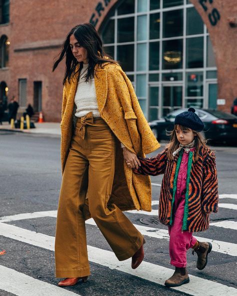 All Posts • Instagram Kids Street Style, Boho Chique, Looks Street Style, Mother And Daughter, Stylish Kids, 가을 패션, Mellow Yellow, Inspiration Mode, Street Chic