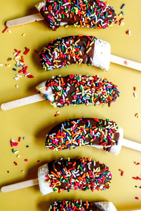 Banana Pops are a healthy summer treat! The perfect recipe to make with your kids and stash in your freezer for hot summer days. Healthy Summer Treats, Banana Popsicles, Banana Pops, Chocolate Covered Bananas, Pine Nut, Frozen Chocolate, Chocolate Coating, Summer Treats, Healthy Summer