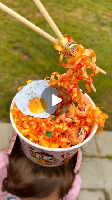 MarysHobbyLife on Instagram: "SchoolSpiritDay: CRAZY HAIR DAY! Can you tell what our favorite instant ramen noodles are 🔥 ? We went with the pink one (carbonara)since that’s her favorite color. But my FAVORITE  is the 🌶️ 2X spicy one. All items we already had at home, so this DIY was very simple. I haven’t post DIYs in a long time. I hope this can help inspire you on your next project. Tag me if you tried this out. I would love to see your work!  Are you a Samyang Buldak instant noodle fan?!  @samyangfoods_america buldak ramen instant noodles! @samyangfoods  #diy #spiritday #schoolspiritweek #crazyhair #crazyhairday #crafty #craftymom #samyang #samyangnoodle #samyangbuldak #spicyfood  #noodle #noodlehair #instantnoodles" How To Make Samyang Noodles, Carbonara Noodles Samyang, Bulduk Noodles Pink, Crazy Hair Day Noodles, Samyang Buldak Carbonara, Buldak Ramen Carbonara, Noodle Hair, School Spirit Week, Chopstick Hair