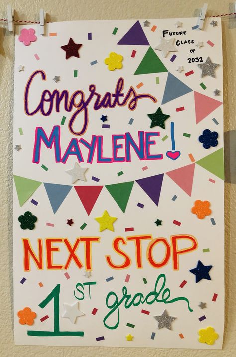 Kindergarten Graduation Poster Ideas, Graduation Poster Boards, Congratulations Banner, Graduation Poster, School Poster, Poster Diy, Kindergarten Graduation, School Posters, Poster Board